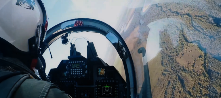 Cockpit A-1M; HUD; Programa AMX